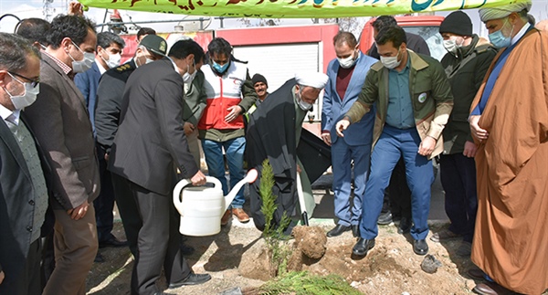 برگزاری مراسم روز درختکاری با حضور امام جمعه، فرماندار و جمعی از مسئولان شهرستان ایجرود در شهر زرین آباد