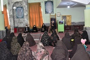 نشست بانوان فرش باف روستای بید گینه با فرماندار شهرستان ایجرود و...