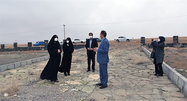 بازدید فرماندار ایجرود و مدیر کل امور بانوان و خانواده استانداری زنجان از  طرح نیمه کاره پارک بانوان شهر زرین آباد