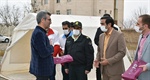 استقبال از مسافران نوروزی در ورودی شهر زرین آباد با حضور فرماندار و اعضای ستاد تسهیلات سفر شهرستان ایجرود