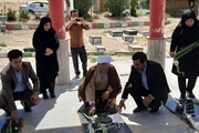 حضور امام جمعه و فرماندار شهرستان به همراه کارکنان بهزیستی در مزار...