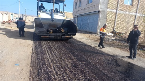 شروع پروژه آسفالت ریزی مسیر روستای چتز به روستای باریکاب.