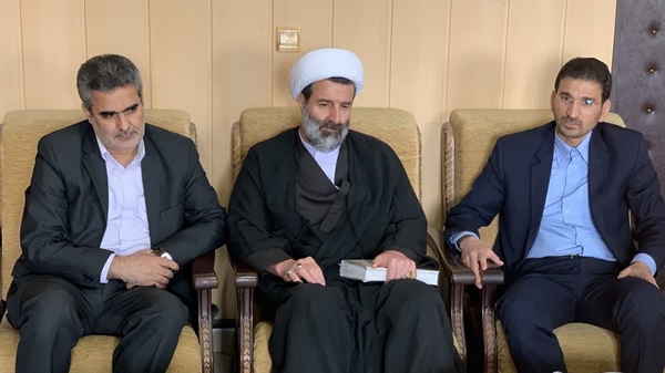 دیدار حجت الاسلام والمسلمین حاج آقا زرینه امام جمعه محترم شهرستان و آقای سلیمانی رییس محترم دادگستری شهرستان با آقای لطفی سرپرست محترم فرمانداری ایجرود