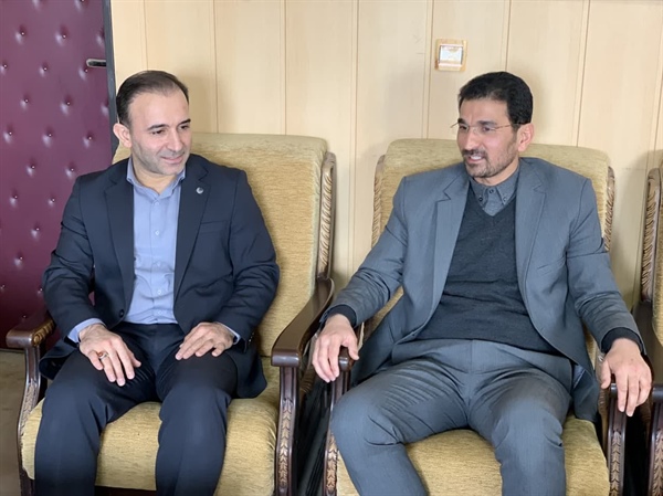 دیدار آقای داوودی مدیریت محترم شعب پست بانک استان زنجان با آقای لطفی سرپرست محترم فرمانداری ایجرود روز چهارشنبه مورخ ۱۴۰۳/۱۲/۰۸ در محل دفتر فرماندار.