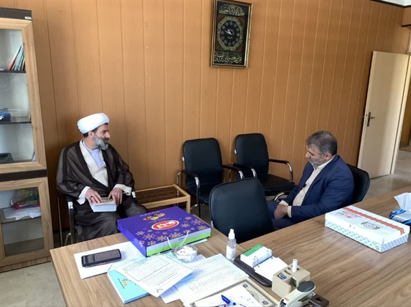 دیدار حجت الاسلام والمسلمین حاج آقا زرینه امام جمعه شهرستان با ظفری معاون امور برنامه ریزی  و عمرانی فرمانداری ایجرود