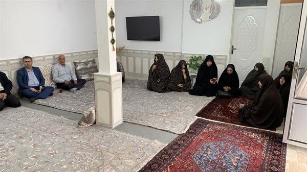 دیدار با خانواده معظم شهید اسلام کرمی در روستای تله گرد به مناسبت سوم خرداد