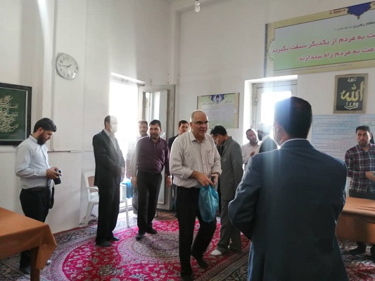 بازدید استاندار محترم زنجان از دیدار چهره به چهره مدیران دستگاههای اجرایی با مردم در محل نمازجمعه
