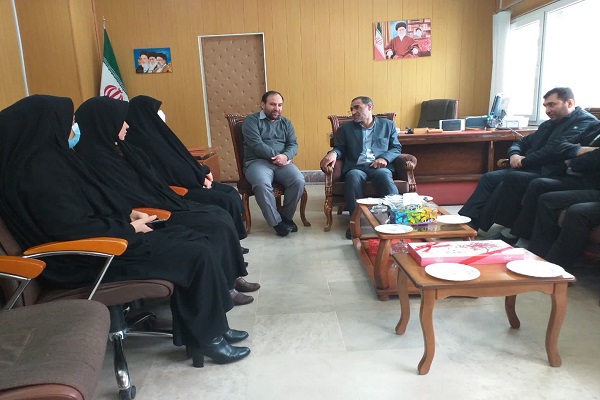 دیدار مدیر کل و کارکنان دفتر مدیریت عملکرد، بازرسی و امور حقوقی با معاونت اقتصادی استانداری مورخ 1401/10/25
