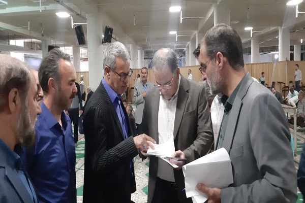 دیدار مردمی استاندار زنجان و مدیرکل بازرسی در مصلی نماز جمعه 1402/02/29